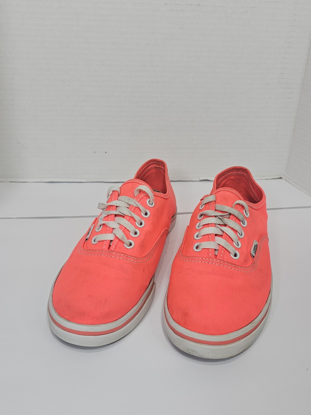 Vans Coral Pink Canvas Low Top Sneakers Womens Sz 7 Casual